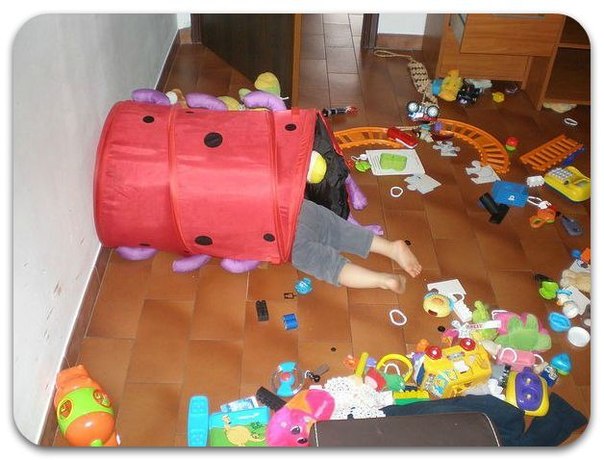 Как научить ребенка прибирать игрушки