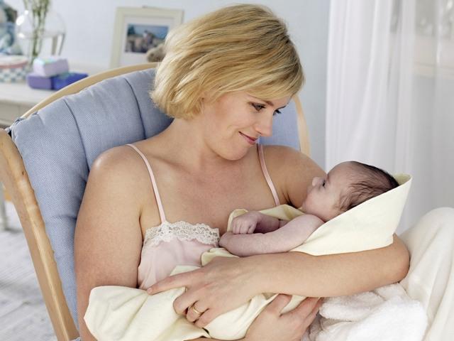Что делать маме в первые дни и часы после родов ?